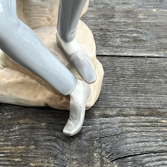 Lladro Hebrew Student Jewish Boy with Book 4684 Bar Mitzvah Siddur Judacia - Picture 4 of 10